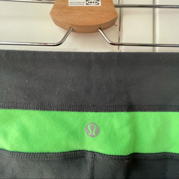 LULULEMON gray and green reversible yoga pants - Picture 3 of 5